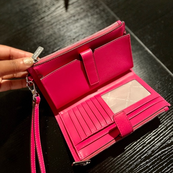 Michael Kors Pink Logo Pouch - Picture 2 of 5